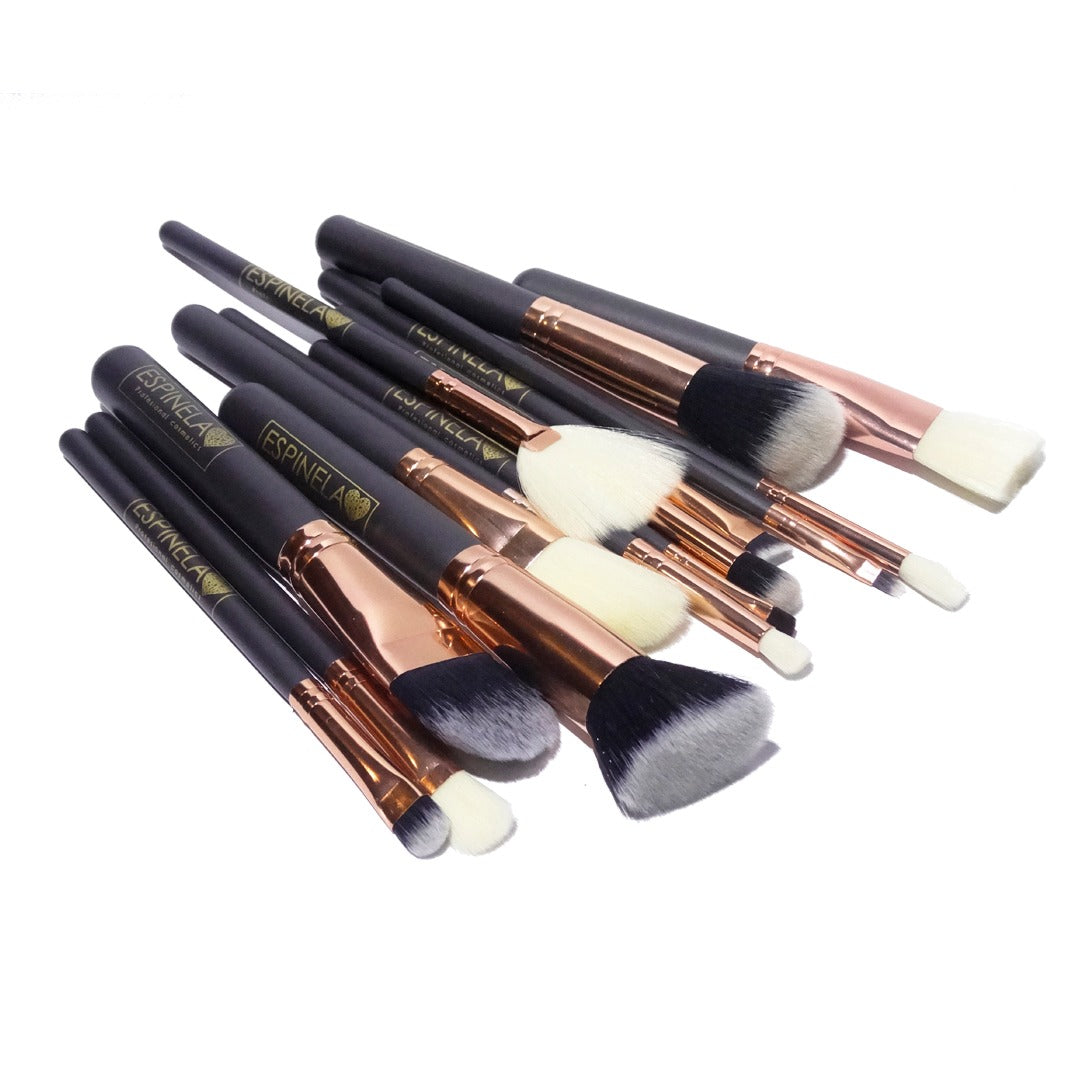 Brochas de maquillaje + cosmetiquera