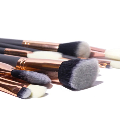 Brochas de maquillaje + cosmetiquera